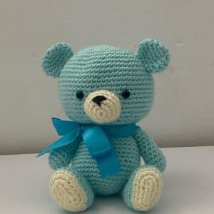 Osito a crochet con detalle de lazo