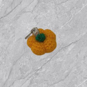 Llavero de calabaza en miniatura, a crochet