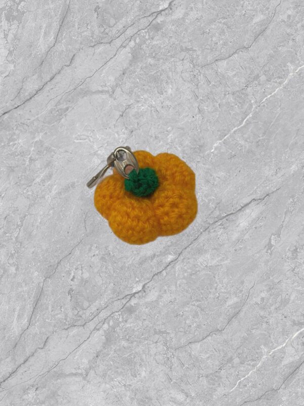 Llavero de calabaza en miniatura, a crochet